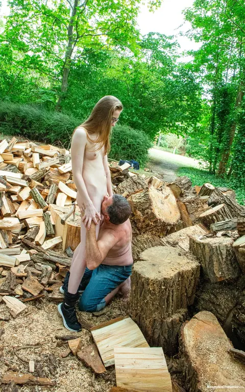Slim Woman in Glasses Takes Anal Doggy Style Outdoors – photo 4 of 20