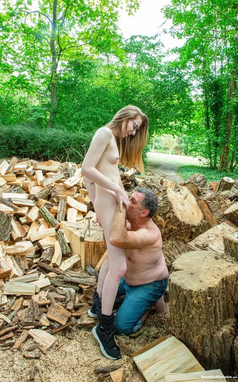 Slim Woman in Glasses Takes Anal Doggy Style Outdoors – photo 6 of 20