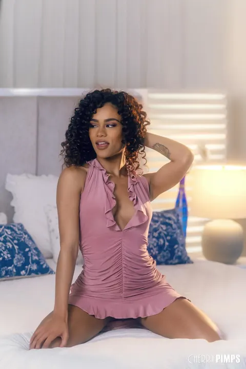Scarlit Scandal: Ebony Woman in a Skirt Spreads Her Legs Wide – photo 10 of 16