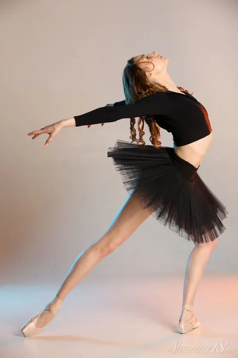 Ballerina Strips Off Her Skirt and Spreads Her Shaved Pussy – photo 6 of 15