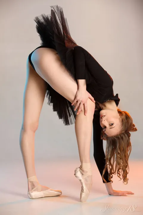 Ballerina Strips Off Her Skirt and Spreads Her Shaved Pussy – photo 3 of 15
