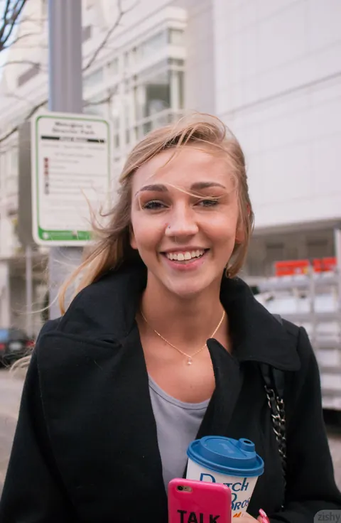 Kendra Sunderland: Tall Blonde Flashes Her Big Tits Outdoors in Panties and Boots – photo 9 of 11