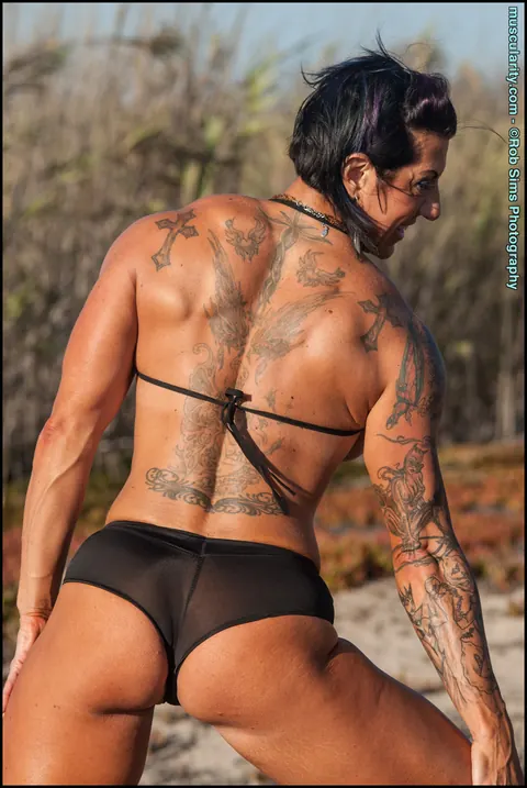 Tara Rickett: Thick Athletic Brunette Strips Out of Her Bikini on the Beach – photo 8 of 15