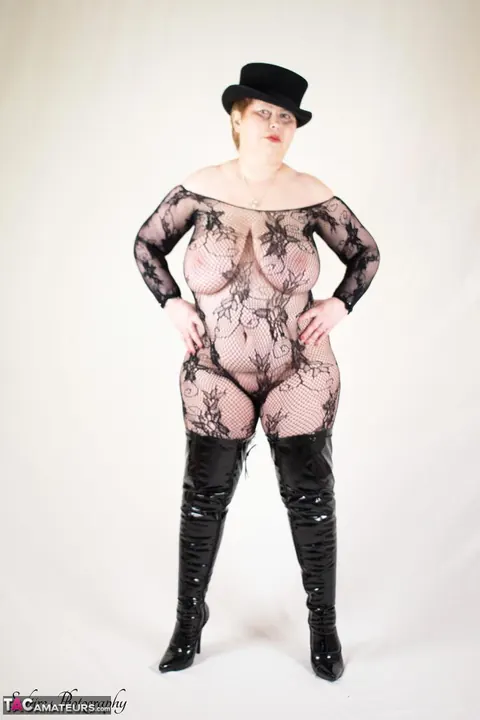 Posh Sophia: Mature Blonde in Leather Lingerie and Boots Shows Off Her Big Tits – photo 1 of 16