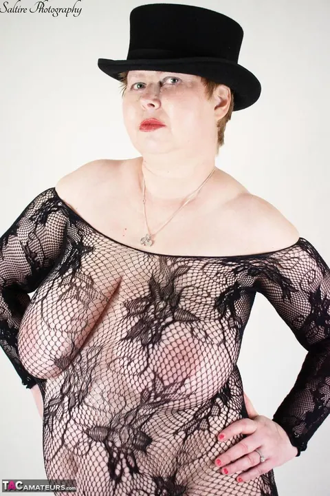 Posh Sophia: Mature Blonde in Leather Lingerie and Boots Shows Off Her Big Tits – photo 2 of 16