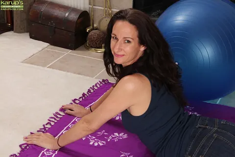 Genevieve Crest: Mature Brunette in Shorts and Socks Spreads Her Hairy Pussy – photo 2 of 16