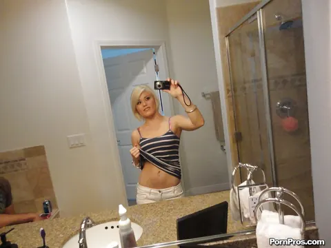 Ash Hollywood: Short-Haired Blonde Undresses for Mirror Selfies in the Bathroom – photo 1 of 16