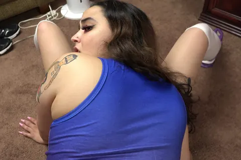Indigo Dances: Tall Blonde and Brunette with Tattoos Kiss in a Threesome – photo 7 of 21