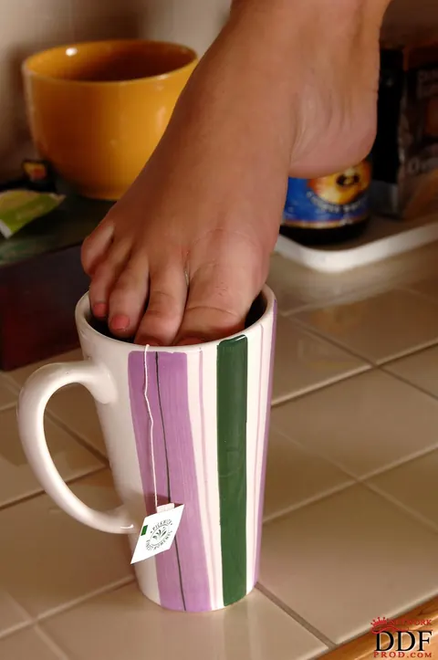 Ivana Sugar: Ukrainian Blonde Gives a Coffee Footjob in the Kitchen – photo 5 of 21
