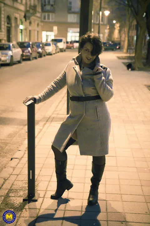 Aisha Bahadur: Busty Czech MILF Flashes Stockings and Boots in Public – photo 5 of 20
