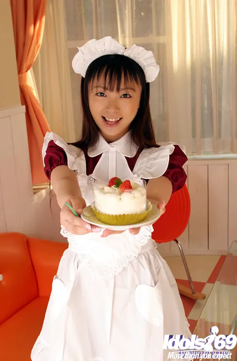 Emiru: Japanese Maid Strips Out of Her Uniform and Lingerie – photo 3 of 16