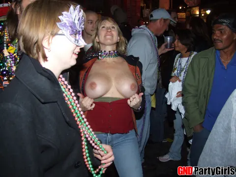 BBW with Big Tits Flashes Her Boobs in Jeans and Leather Outdoors – photo 11 of 12