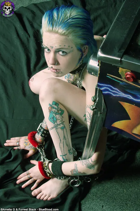 Tattooed Woman in Socks Spreads Her Hairy Pussy – photo 11 of 16