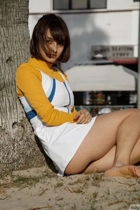 Basil Navas: Petite Brunette Flashes Her Skirt on the Public Beach – photo 10 of 12