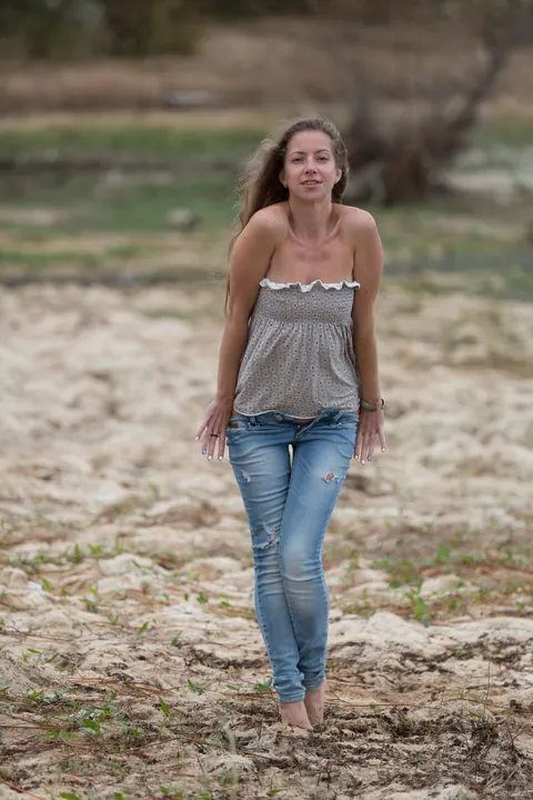 Mika A: Brunette Strips Off Her Jeans and Spreads Her Pussy Outdoors – photo 8 of 21