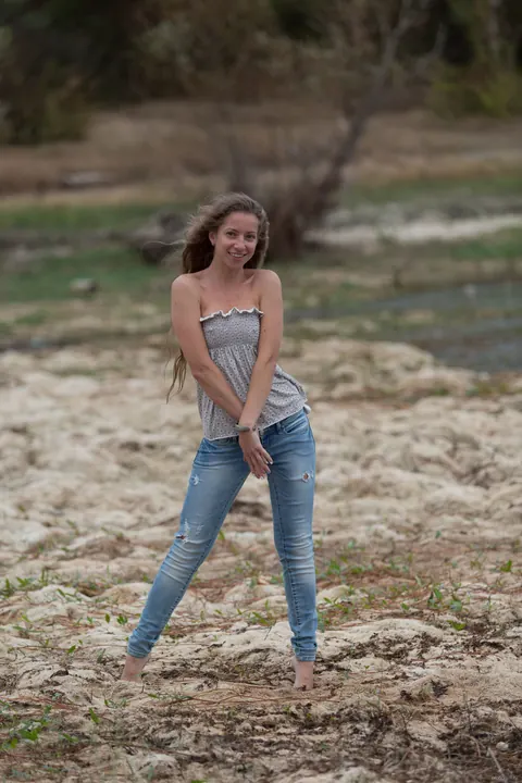 Mika A: Brunette Strips Off Her Jeans and Spreads Her Pussy Outdoors – photo 4 of 21
