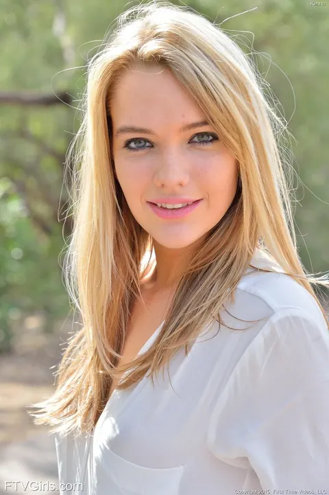 Kenna James: Blonde Woman in Denim Shorts Masturbates Outdoors – photo 3 of 16