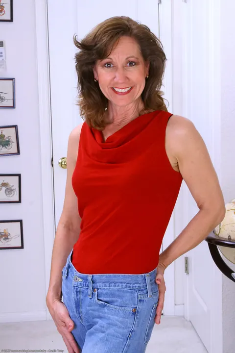 Tall Mature Brunette Strips Out of Her Jeans – photo 1 of 20