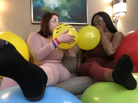 Kassey Starr: Curvy Ebony Lesbians in Socks and Glasses Kiss – photo 11 of 15