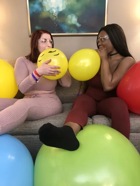Kassey Starr: Curvy Ebony Lesbians in Socks and Glasses Kiss – photo 7 of 15