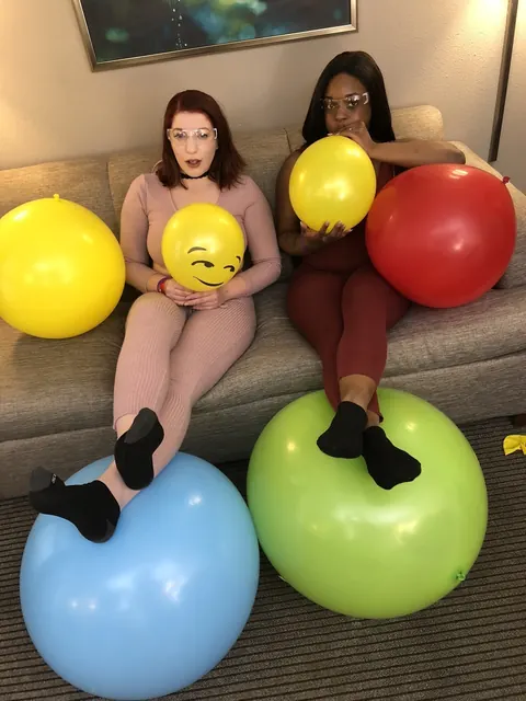 Kassey Starr: Curvy Ebony Lesbians in Socks and Glasses Kiss – photo 10 of 15