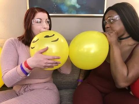 Kassey Starr: Curvy Ebony Lesbians in Socks and Glasses Kiss – photo 8 of 15