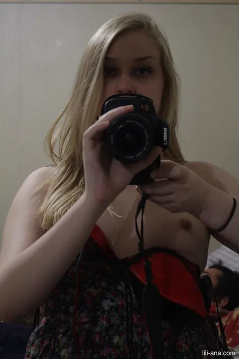 Blonde Amateur PAWG Pulls Panties Aside and Spreads – photo 5 of 16