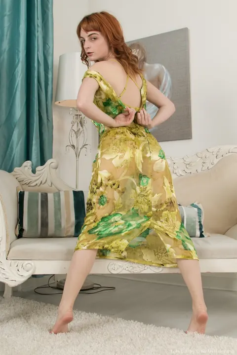 Lola Gatsby: Pale Redhead Undresses to Reveal Her Hairy Bush – photo 5 of 17