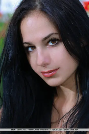 Busty Black-Haired Babe Spreads Her Shaved Pussy Outdoors