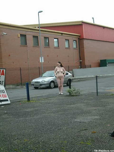Curvy European Woman Strips Nude in Parking Lot – photo 12 of 12