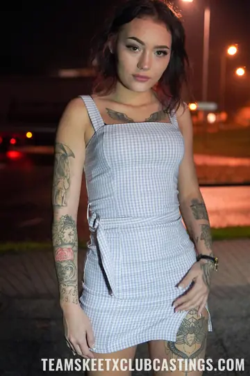 Lenna Ross – Thick Czech Brunette Strips Out of Her Lingerie and Fucks Outdoors