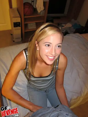 PAWG Amateur Gives a Handjob and Gets Fucked Doggy Style for a Facial