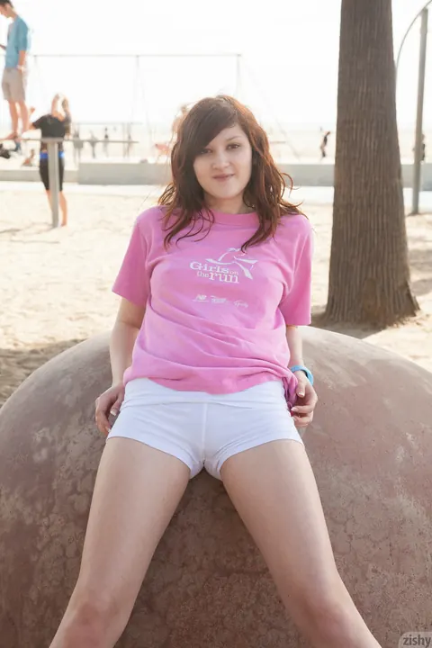 Ellena Woods: Brunette in White Shorts Poses on the Beach – photo 10 of 11