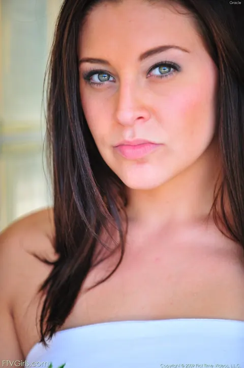 Gracie Glam: Brunette Shows Her Shaved Pussy in a Short Dress and Heels Outdoors – photo 5 of 21