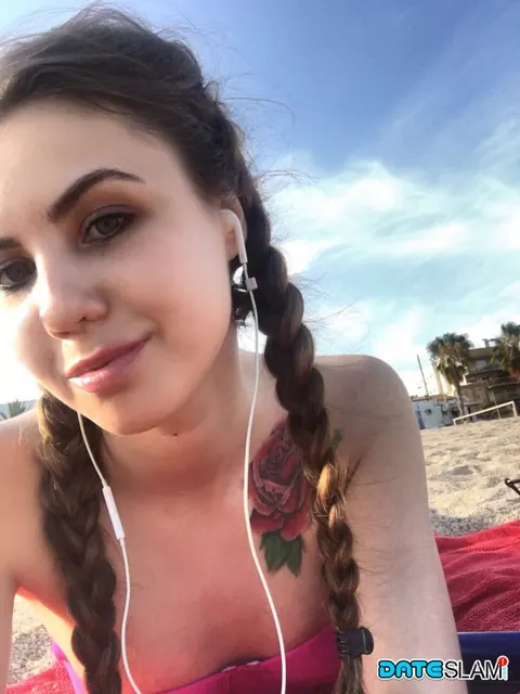 Elle Rose: Brunette Flaunts Her Body in Stockings on the Beach – photo 10 of 12