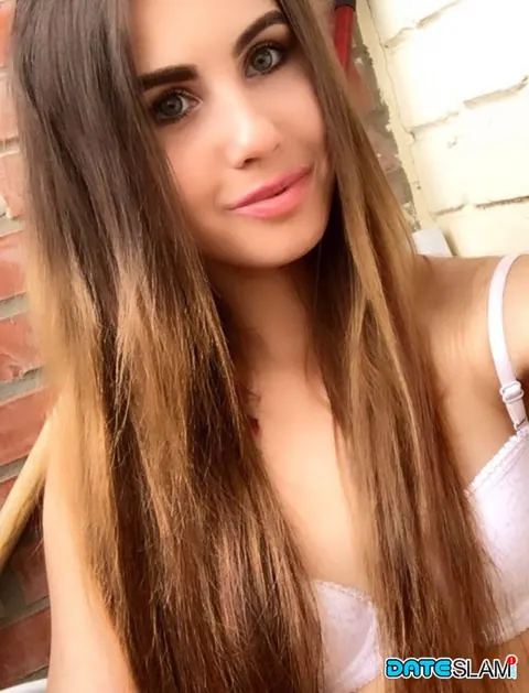 Elle Rose: Brunette Flaunts Her Body in Stockings on the Beach – photo 11 of 12