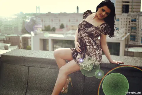 Brunette Poses Outdoors in a Skirt and Heels – photo 2 of 16