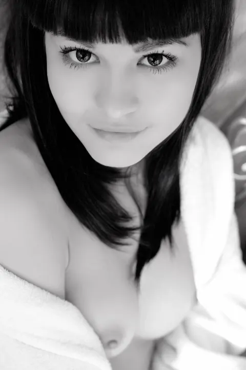 Woman Pulls Panties Aside to Reveal Her Shaved Pussy – photo 4 of 21