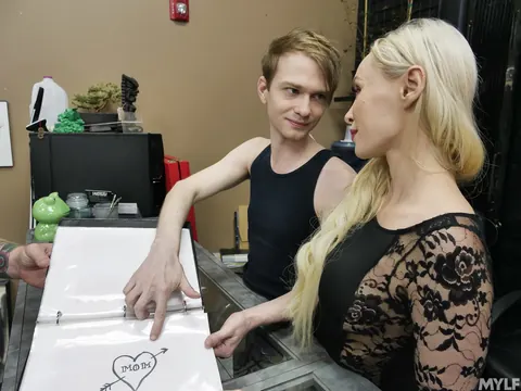 Natasha James: Skinny Blonde MILF Fucks in a Tattoo Studio – photo 6 of 21
