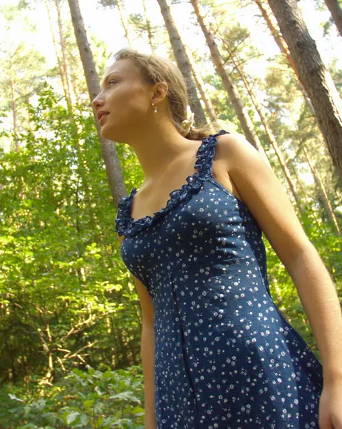 Slim Woman Bares All in the Forest and Fingers Herself – photo 1 of 21
