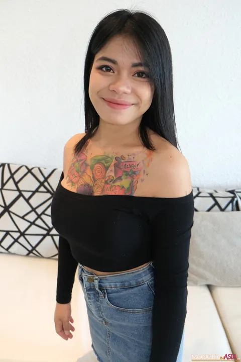 Thai Babe with Big Tits Spreads Her Pussy Wide – photo 3 of 20