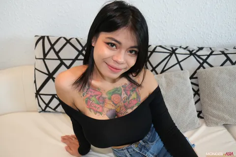 Thai Babe with Big Tits Spreads Her Pussy Wide – photo 2 of 20