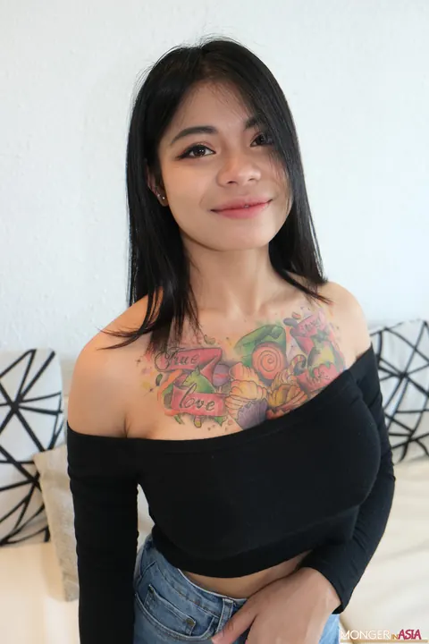 Thai Babe with Big Tits Spreads Her Pussy Wide – photo 5 of 20