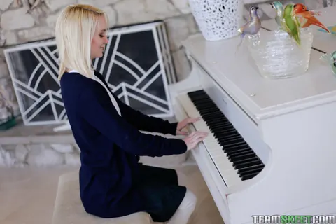 Sammie Daniels: Skinny Blonde Bares All in Socks and Spreads – photo 3 of 16