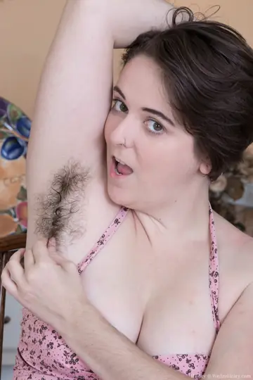 Thick Amateur Undresses and Spreads Her Hairy Bush