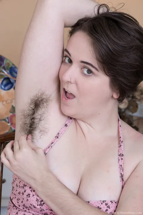 Thick Amateur Undresses and Spreads Her Hairy Bush – photo 1 of 21