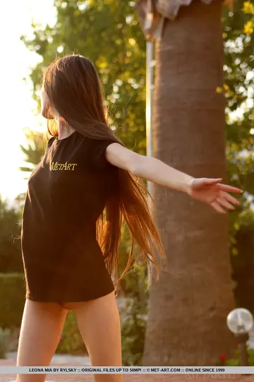 Leona Mia – Skinny Brunette Bares All on the Diving Board