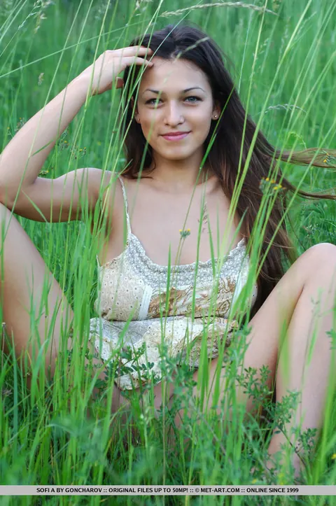 European Brunette Reveals Her Big Tits in a Forest – photo 4 of 18
