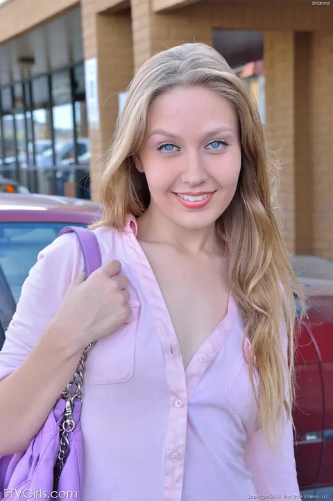 Bre Blu: Redhead Drops Her Jeans and Spreads Her Shaved Pussy in Public – photo 1 of 16