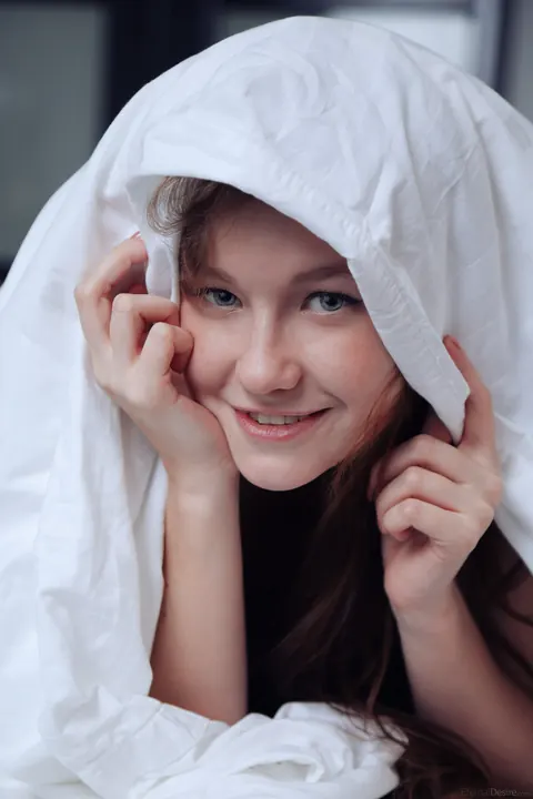 Emily Bloom: Skinny Ukrainian Brunette Undresses and Flaunts Her Figure – photo 8 of 20